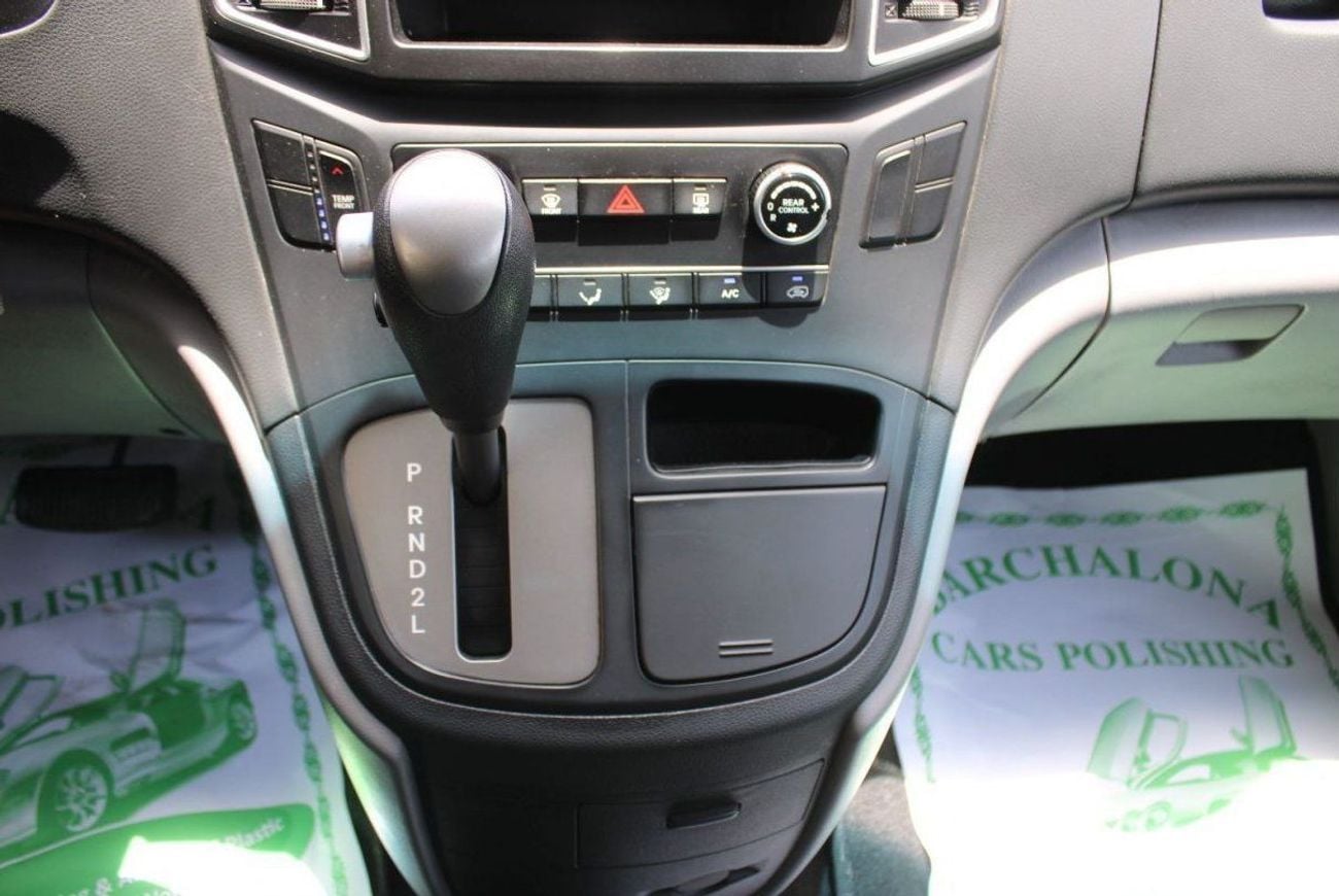 Hyundai H-1 Hyundai H1 - 2019 - GCC - Accident-Free - 2.4L  - (9 Seats) - Excellent Condition