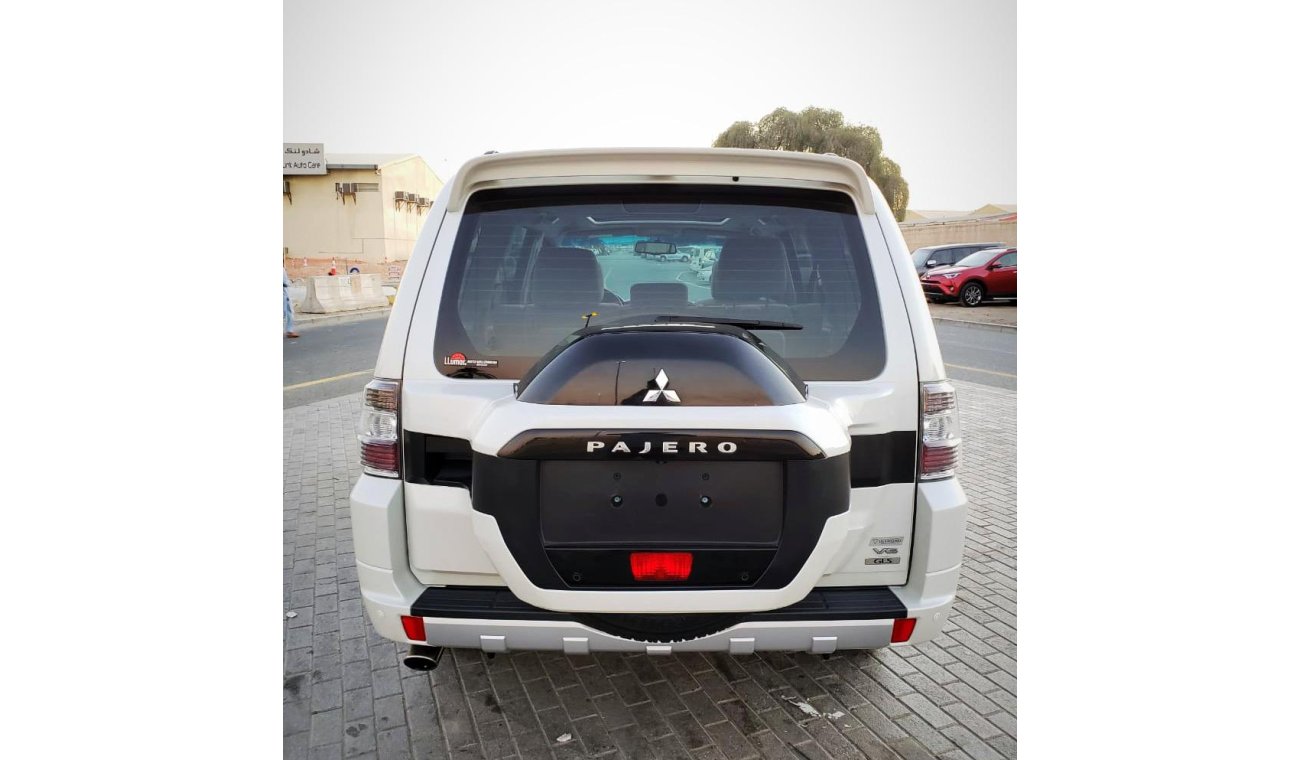 Mitsubishi Pajero FULL OPTION