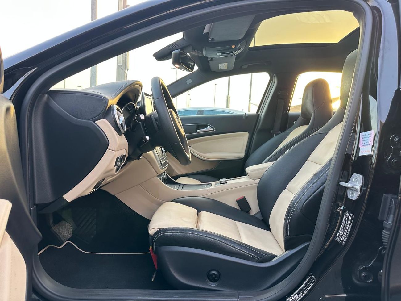 مرسيدس بنز GLA 250 Std 2.0L (208 HP)