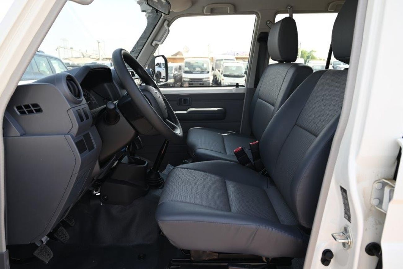تويوتا لاند كروزر 70 2024 TOYOTA LAND CRUISER 76 HARDTOP V6 4.2L DIESEL 4WD 5-SEATER MT