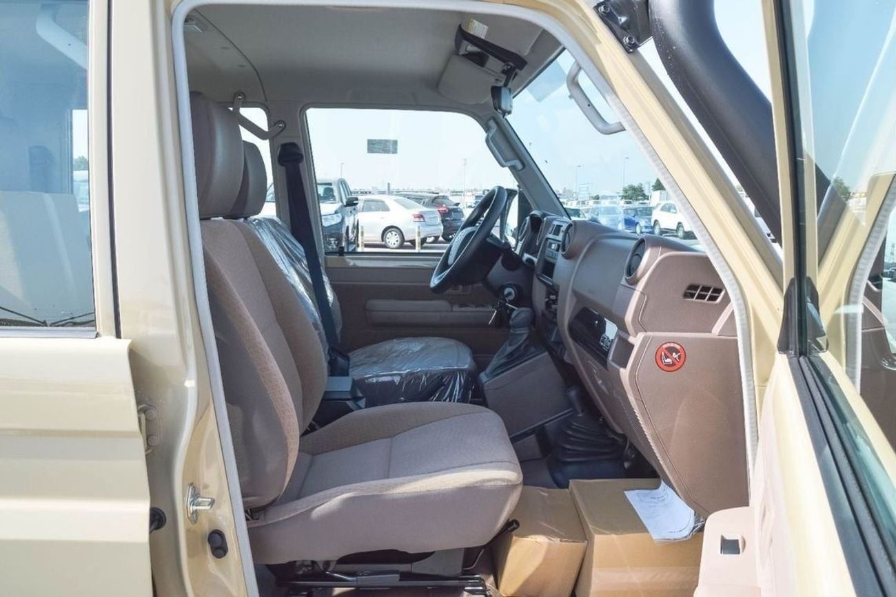 تويوتا لاند كروزر بيك آب TOYOTA LAND CRUISER 79 4.0L AT DC 4WD PICKUP 2025