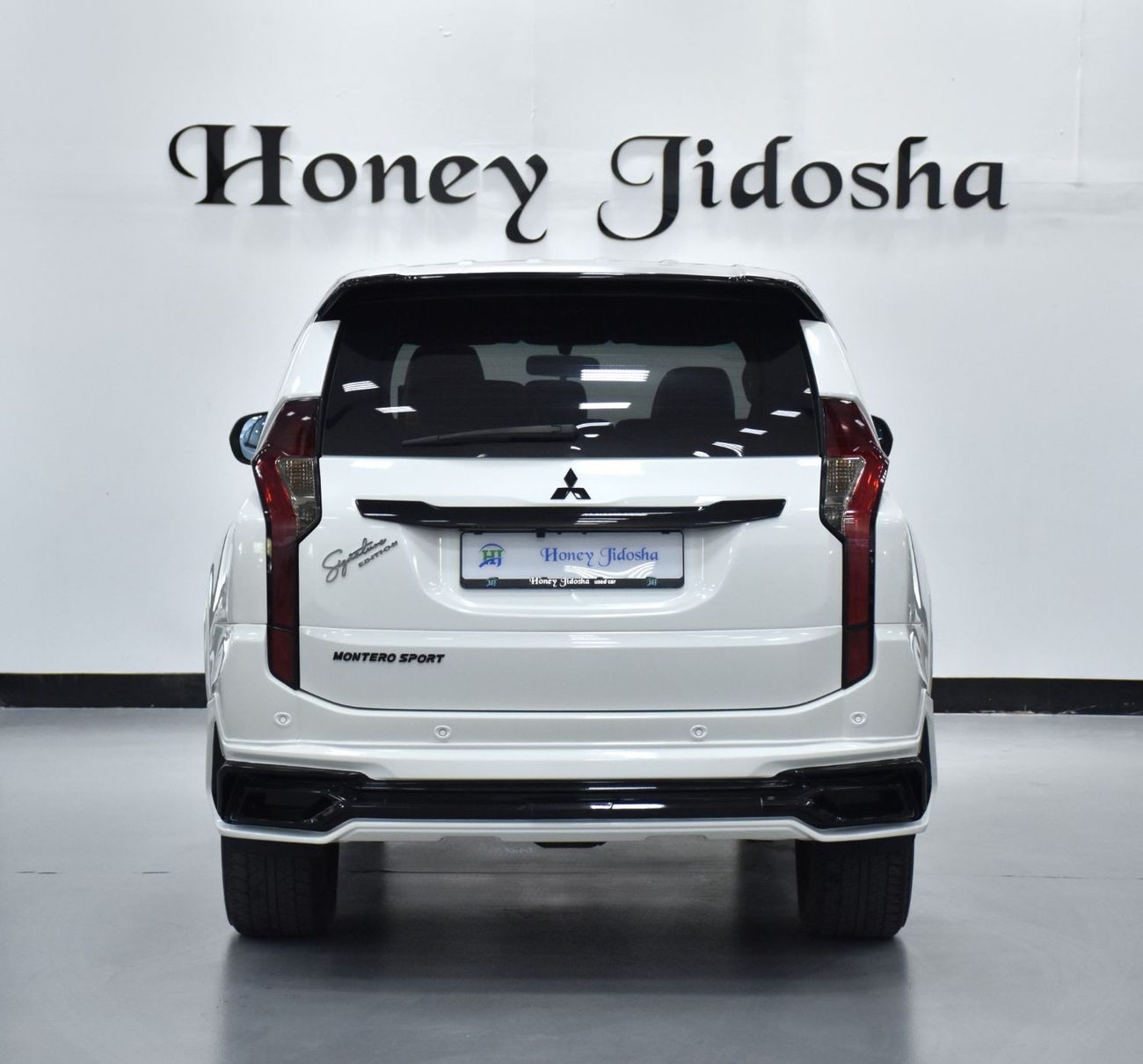 Mitsubishi Montero EXCELLENT DEAL for our Mitsubishi Montero Sport Signature Edition ( 2019 Model ) in White Color GCC 