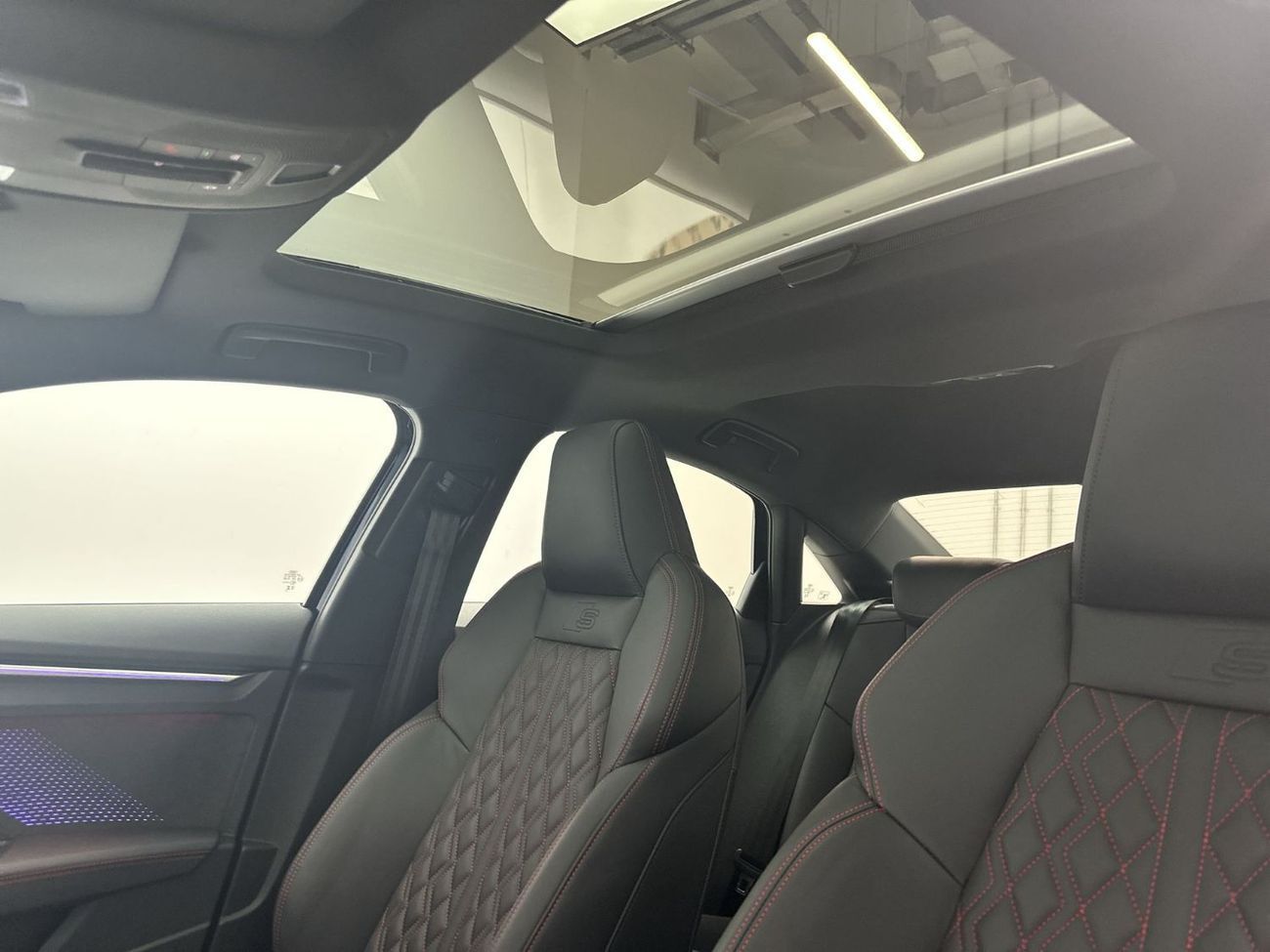 Audi S3 TFSI quattro 2.0L Sedan Sedan TFSI 333hp (Ref# 79092)