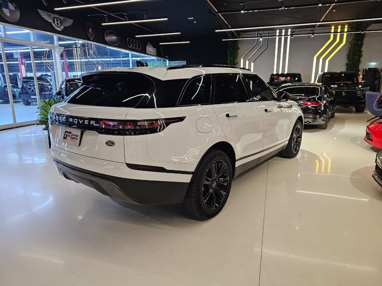 لاند روفر رينج روفر فيلار P250 R-Dynamic S 2.0L