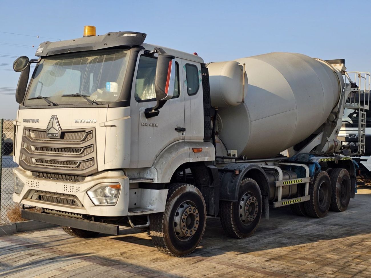 سنوترك هوو HOWO-NX 8x4 Mixer