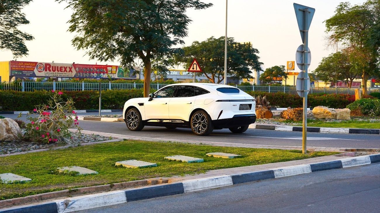 أفاتر 11 Premium AWD