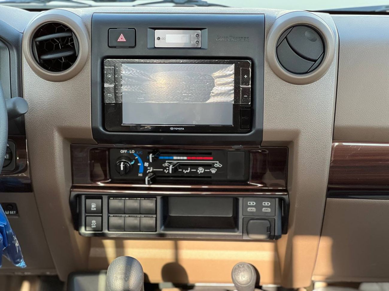 تويوتا لاند كروزر بيك آب S/C LC79 2.8L DSL M/T // 2025 // STD OPTION WITH DIFF LOCK , DVD&BACK CAMERA // SPECIAL OFFER // BY 