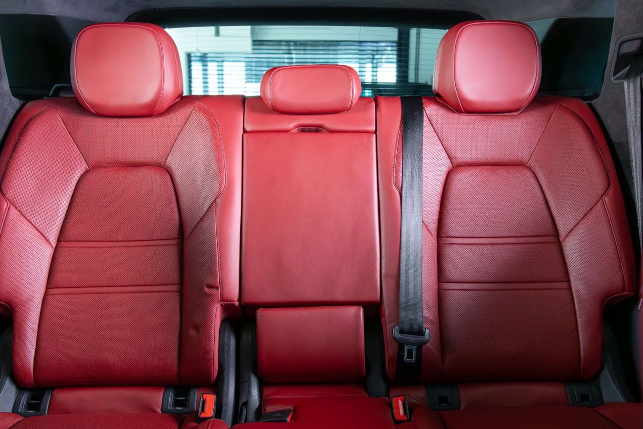 Porsche Cayenne Turbo 4.0L (550 HP) Special Order-Al Nabooda Warranty Until 10/2026-22 Inch Forged Rims