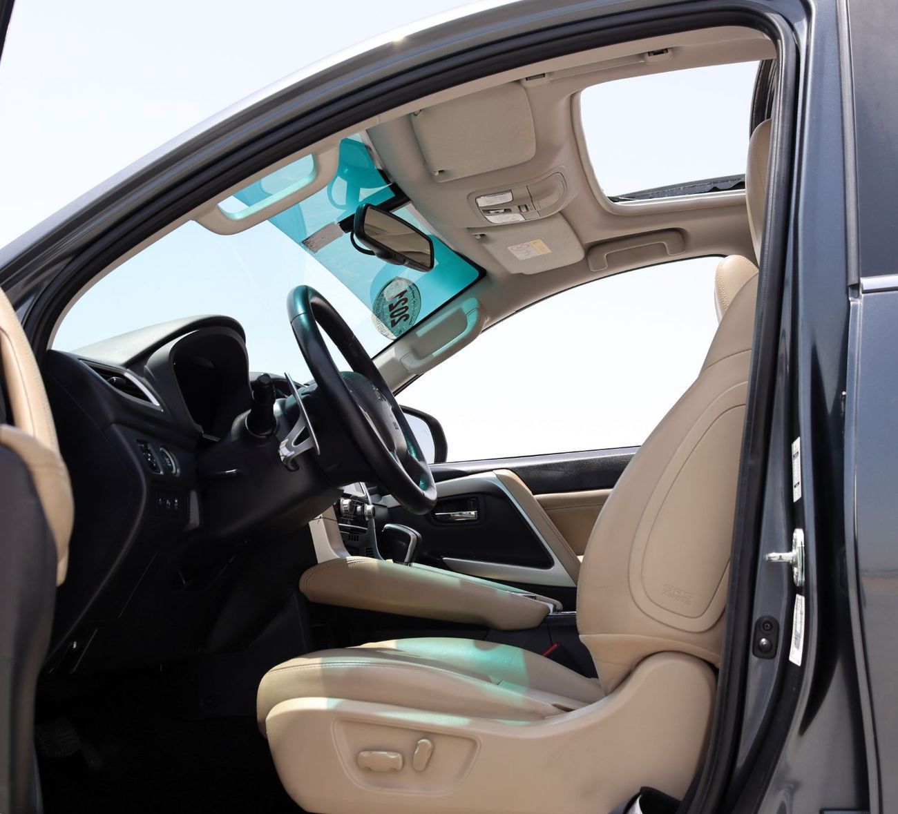 Mitsubishi Montero Sport GLS Premium 3.0L (7 Seater) Mitsubishi Montero Sport 2021 GCC model in excellent condition, no accid