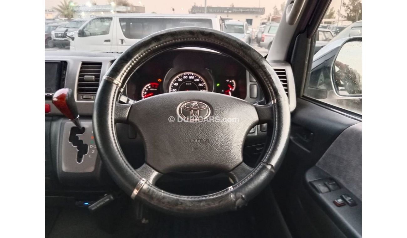 تويوتا هاياس TOYOTA HIACE VAN RIGHT HAND DRIVE (PM1621)