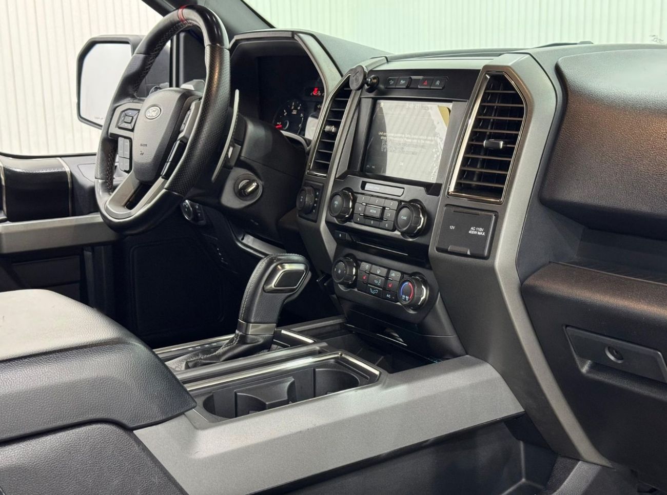 Ford F 150 Raptor 2017 Ford F-150 Raptor SuperCrew 5.5 Box, Agency Warranty Till 2027, Full Service History, GCC