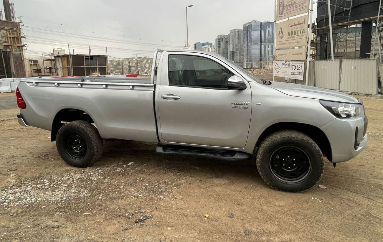 تويوتا هيلوكس diesel engine ,2.8 liter ,manual gear ,year model 2024 ,right hand drive ,only for export available