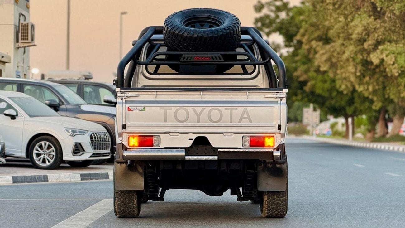 تويوتا لاند كروزر بيك آب -