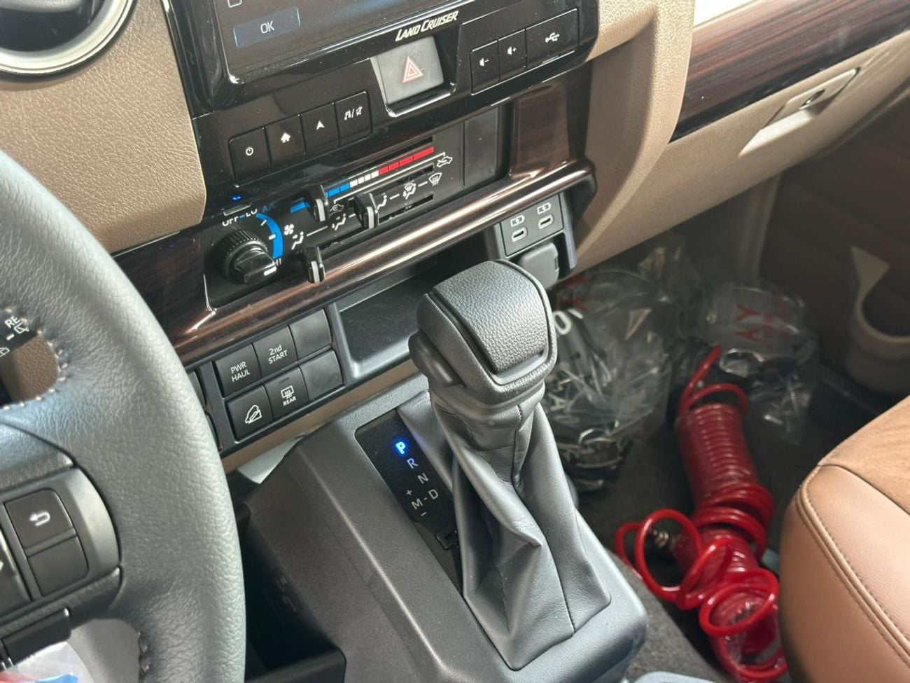 Toyota Land Cruiser 70 LX 2.8L  2025  LC76-Z 2.8 DSL  White/tan