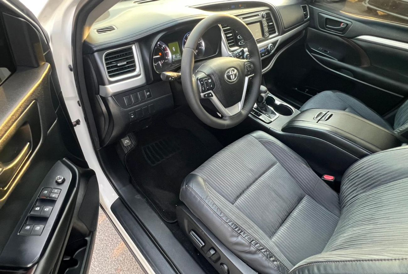 Toyota Highlander 2015Toyota Highlander  -3.5L-V6 -AWD 4x4 - Rear CAM -Automatic seat -trunk Automatic-