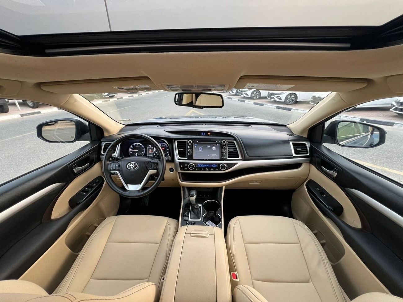 تويوتا هايلاندر 2015 TOYOTA HIGHLANDER XLE - 4x4 - 63500 mileage- SUNROOF 7 SEATER ELECTRIC SEATS -LEATHER SEATS - P