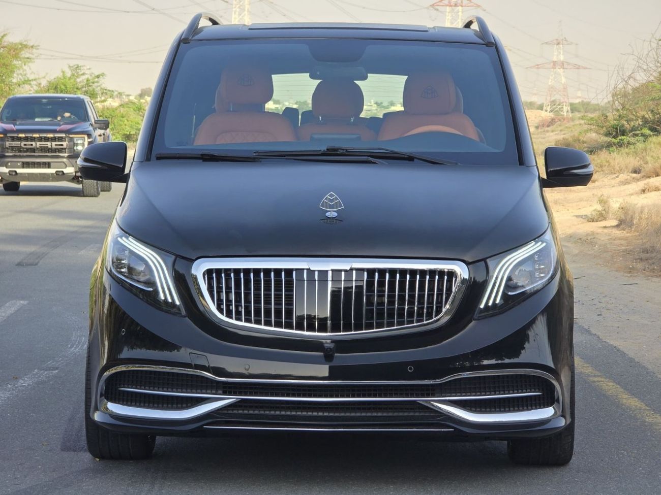 Mercedes-Benz V 250 Std 2.1L MERCEDES V-250 GCC 2018 BODY KIT MAYBACH 2023 // PERFECT CONDITION WITH GOOD PRICE