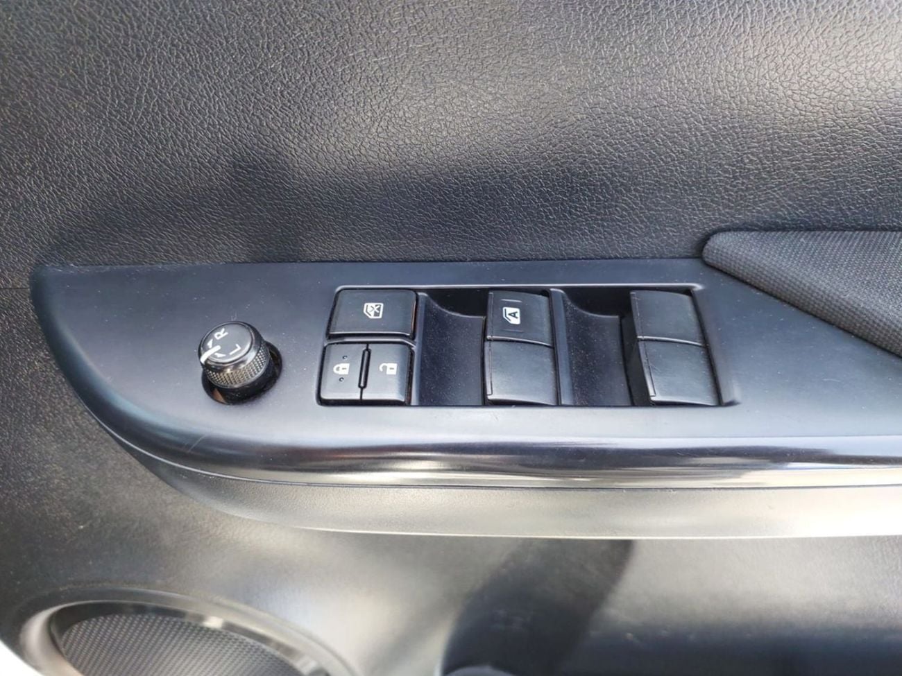 Toyota Hilux DLS TOYOTA HILUX PICKUP RHD 2018 MODEL 2.8 L DIESEL AUTOMATIC(PM16990)