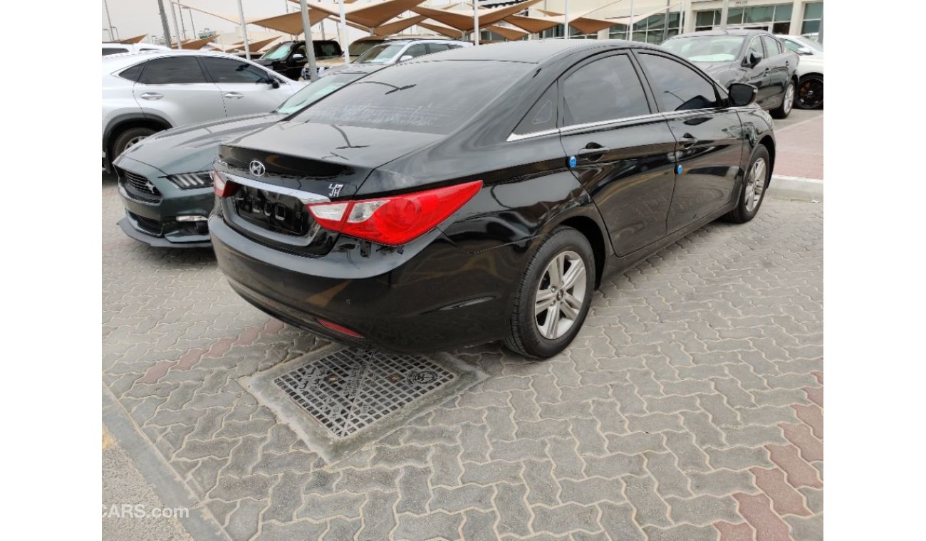 هيونداي سوناتا 2015 Model  Low Milage V4 leather interiors cruse control mid options