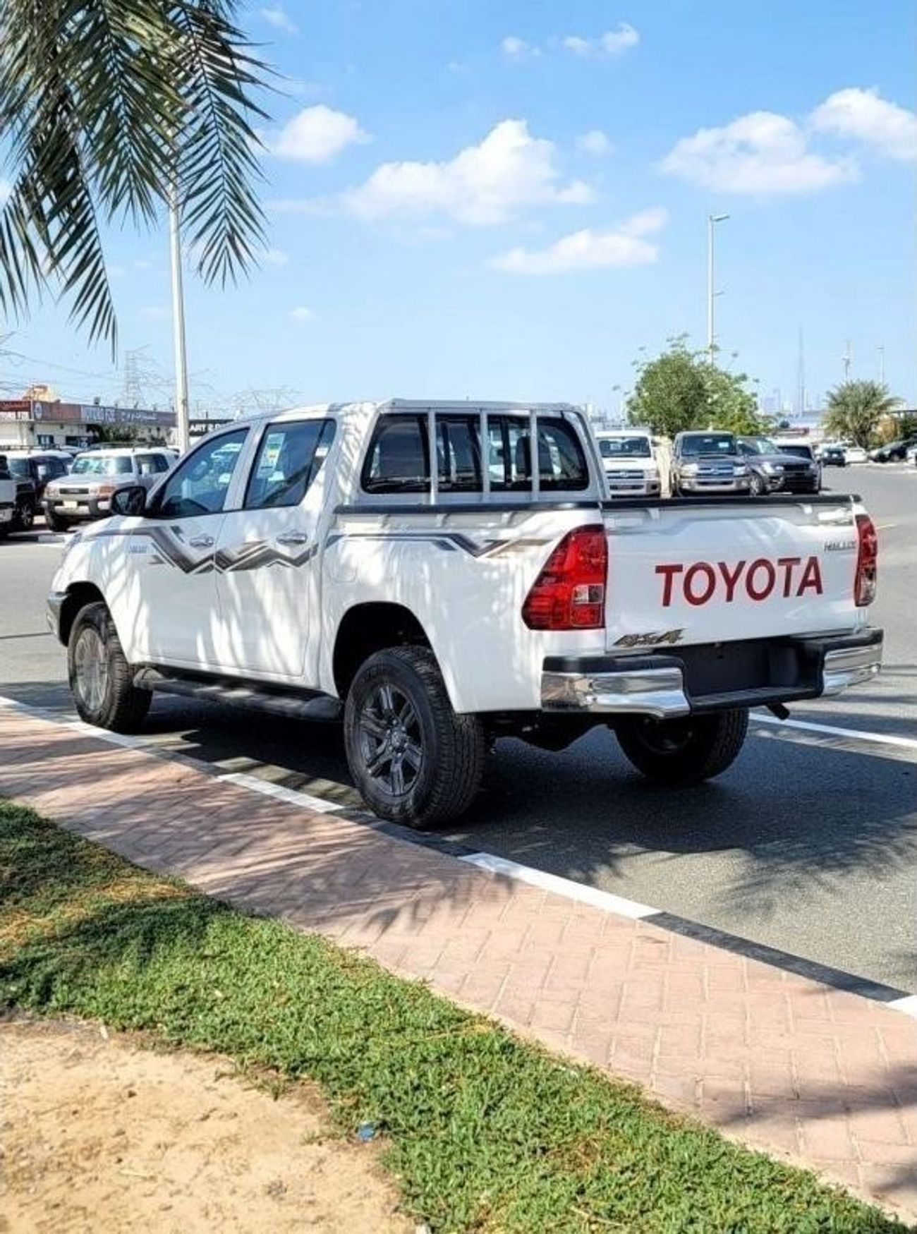 تويوتا هيلوكس SGLX HILUX 2.7L AT PETROL 2025 FULL OPTION