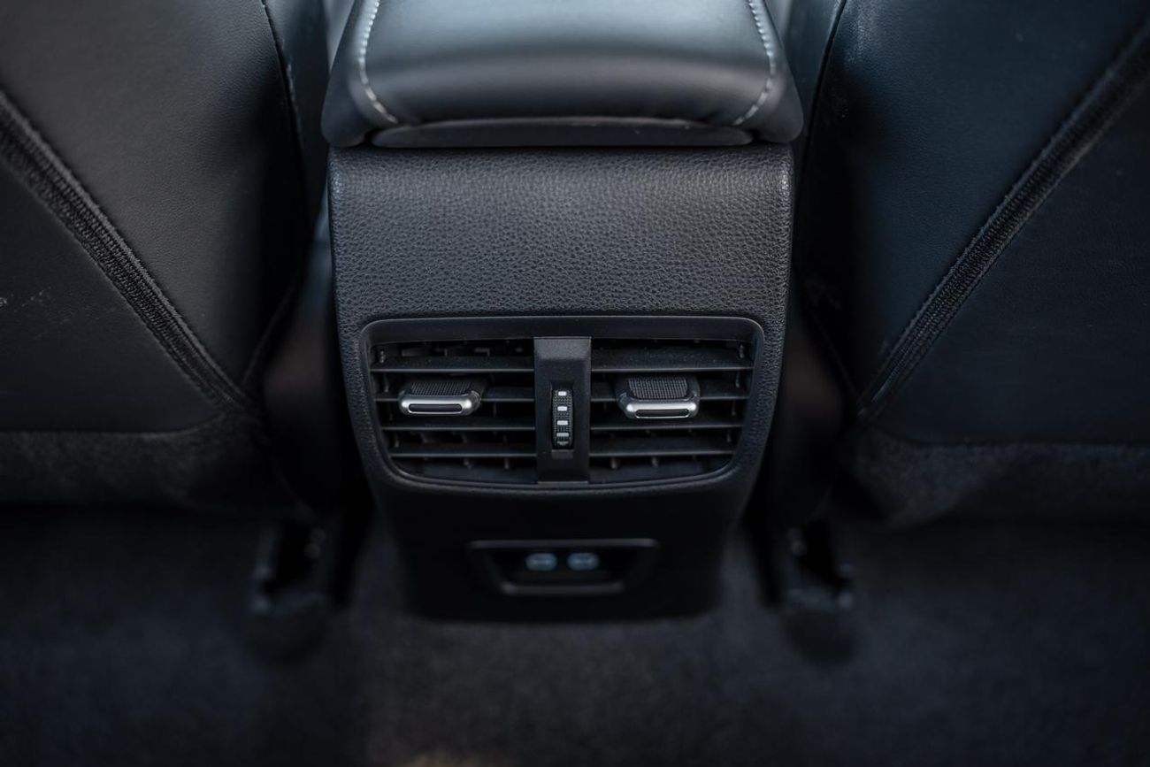 Toyota Corolla تويوتا كورولا ELITE HYBRID / 1.8L V4 PETROL / PUSH START / DVD+ CAMERA / SUNROOF (CODE # HYBRID ELIT