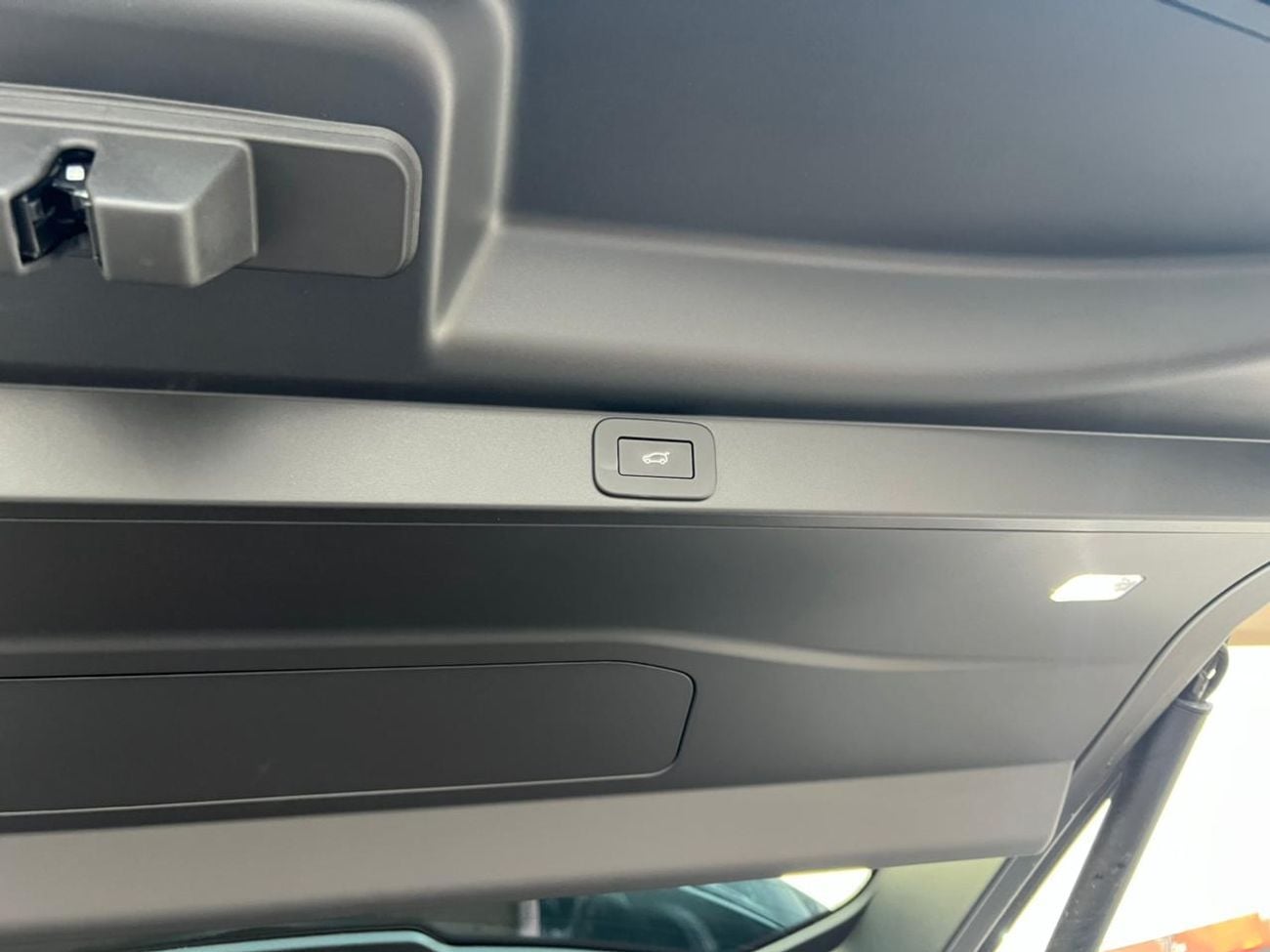 لاند روفر رينج روفر RANGE ROVER VOGUE  SE P400 - MODEL 2025 - ENGINE 3.0L - 5 SEATER