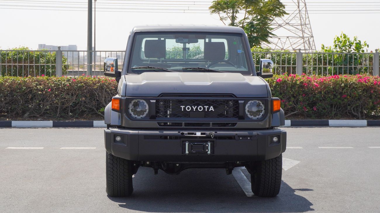 تويوتا لاند كروزر بيك آب LX 4.0L V6 SINGLE CABIN AUTO TRANSMISSION
