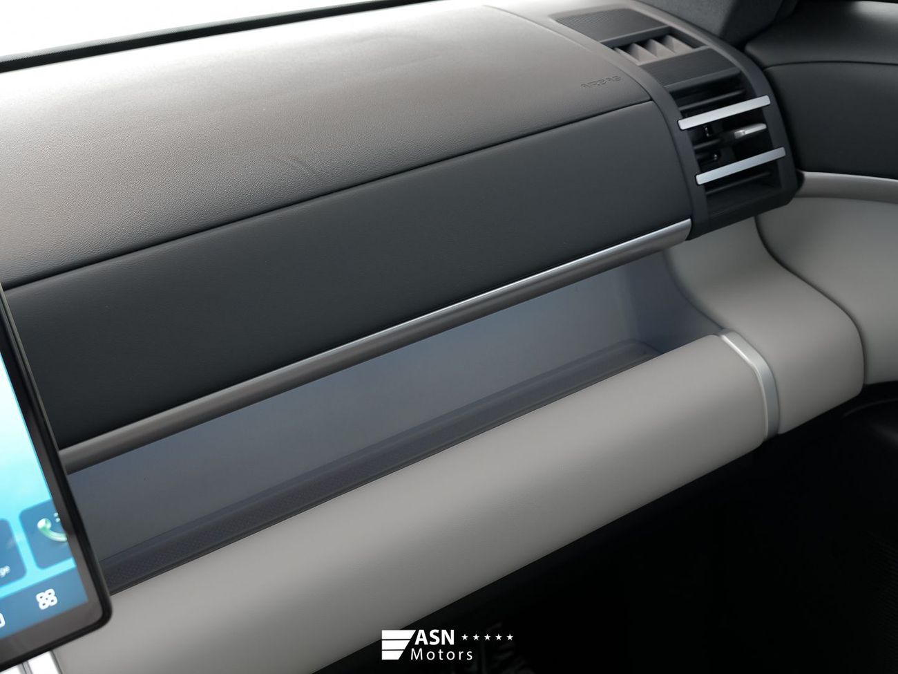 بي واي دي ليوبارد تيتانيوم 7 Ultra Edition 1.5 Plug-In Hybrid 190KM 4WD 2025 White Interior (Export Price)