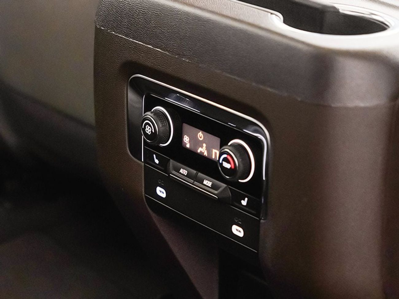 Chevrolet Tahoe Z71 (5.3L, 355 HP)