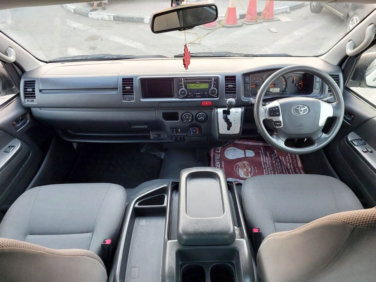 Toyota Hiace TOYOTA HIACE COMMUTER VAN RHD 2016 MODEL 3.0 L DIESEL AUTOMATIC(PM28060)