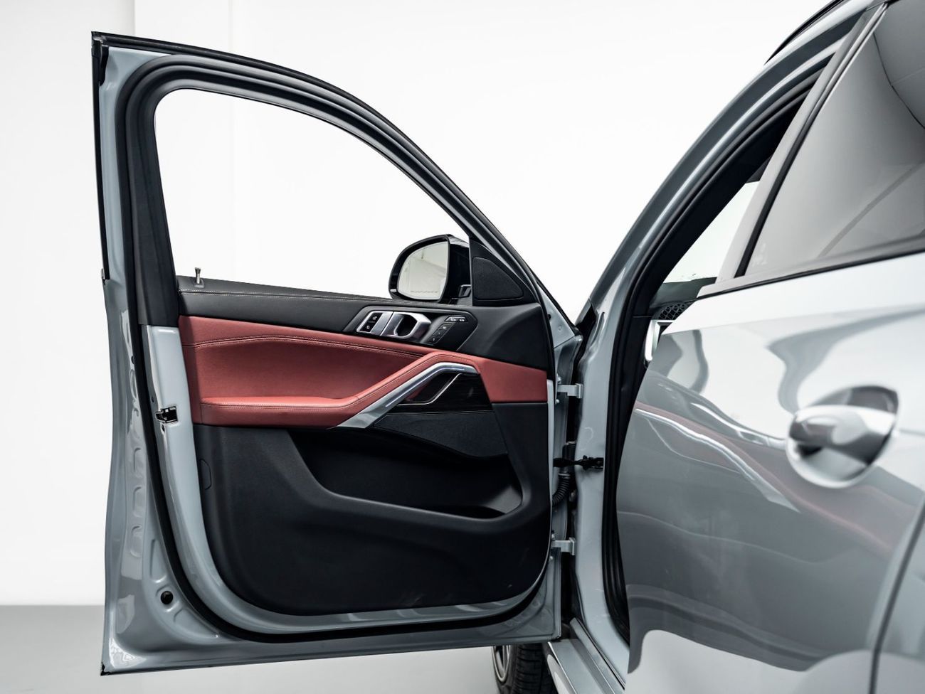 BMW X6 40i M Sport 3.0L 2025 BMW X6 XDrive 40i, 2029 BMW Warranty + Service Contract, Low KMs, GCC