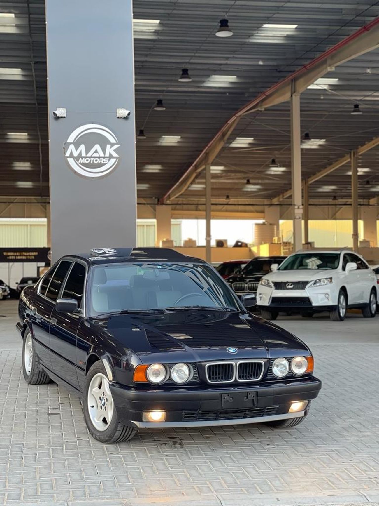 BMW 525 BMW 525i موديل 1995 ماشي 64000 كم  وارد اليايان  مواصفات خاصة اندفيجوال فول اوبشن كامل ( فتحة _ جلد