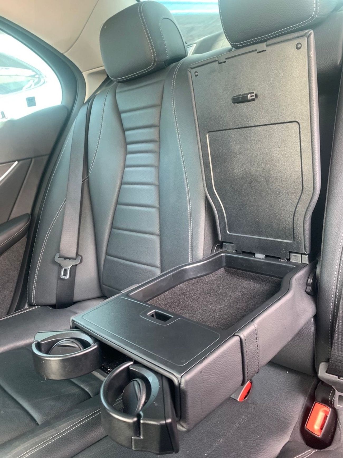 مرسيدس بنز E300 Mercedes-Benz E300 4Matic panorama V4 2.0L Model 2017 Price:90.000AED  Mileage:140.000 Km  Specifica