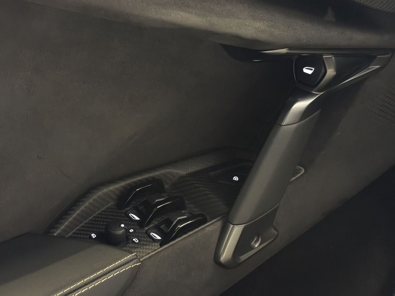 لامبورغيني ريفويلتو AED 30,400 P.M | 0% DOWN PAYMENT | LAMBORGHINI REVUELTO CARBON EDITION | 6.5L V12 HYBRID – 1,001 HP 
