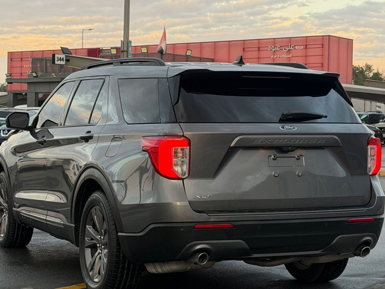 Ford Explorer XLT, fully loaded with panoramic