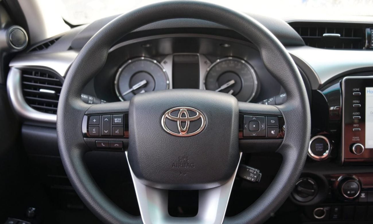 تويوتا هيلوكس SR5 2.7L 4WD A/T