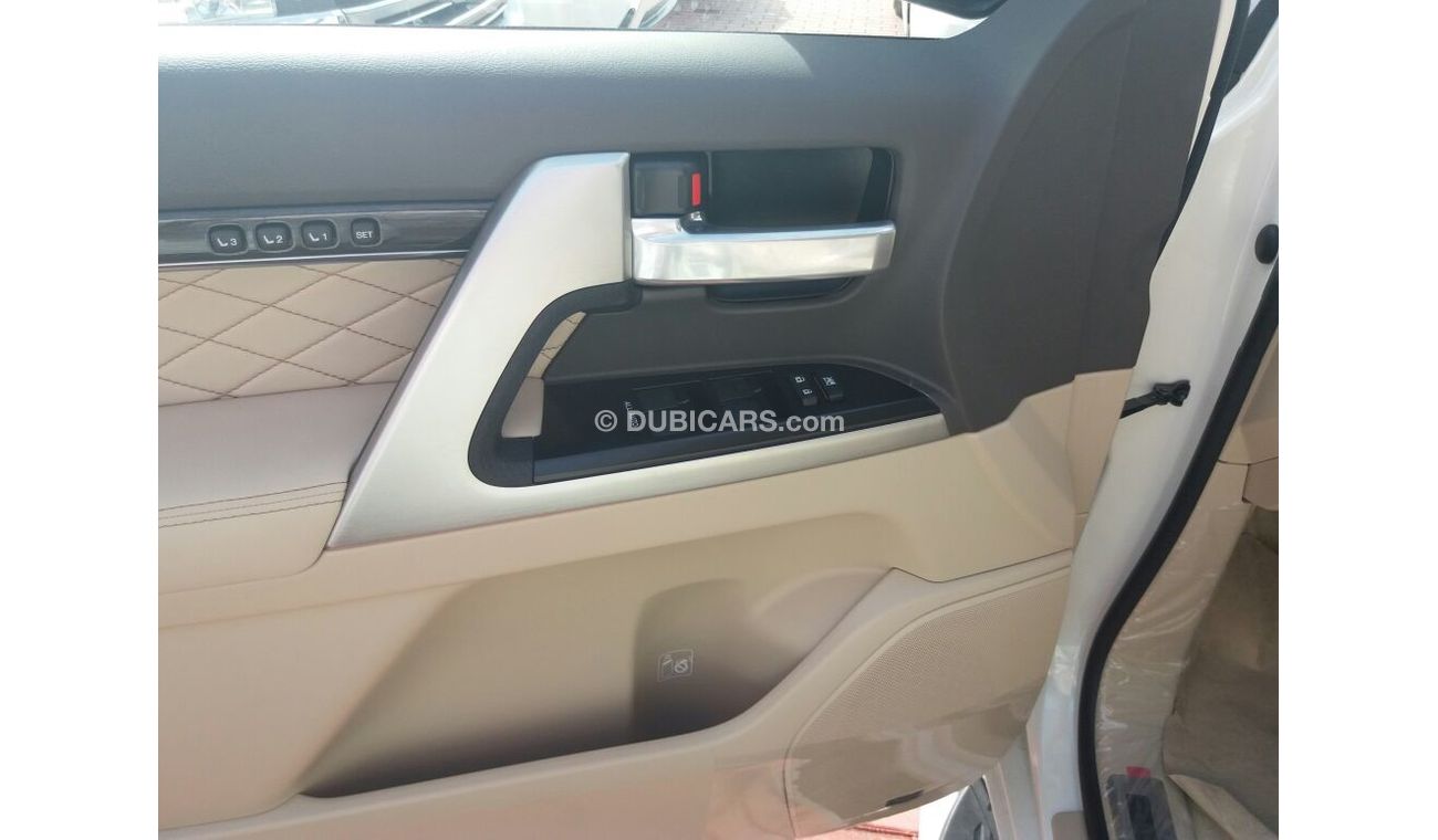 Toyota Land Cruiser VXS WHITE EDITION V8 5.7