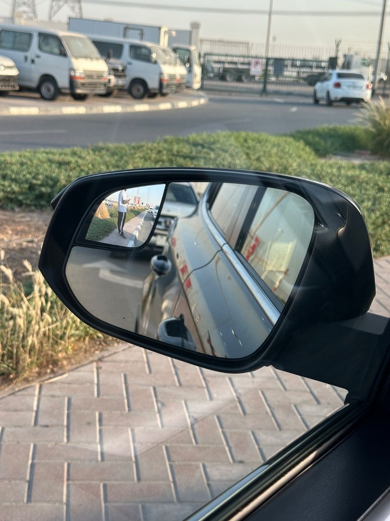 Toyota RAV4 Hybrid XLE Sunroof, push start full option