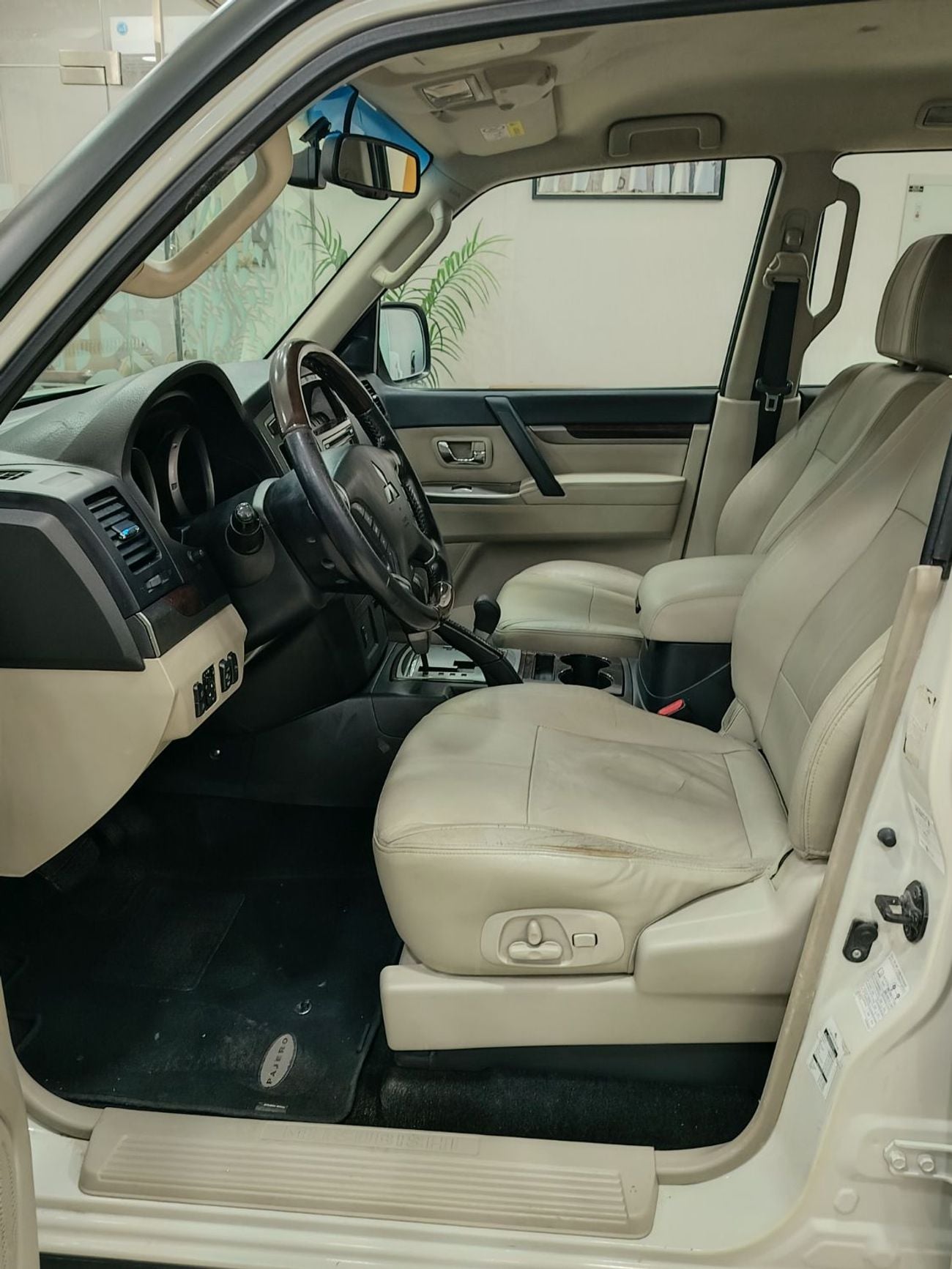 Mitsubishi Pajero GLS H/L PLATINUM PLUS