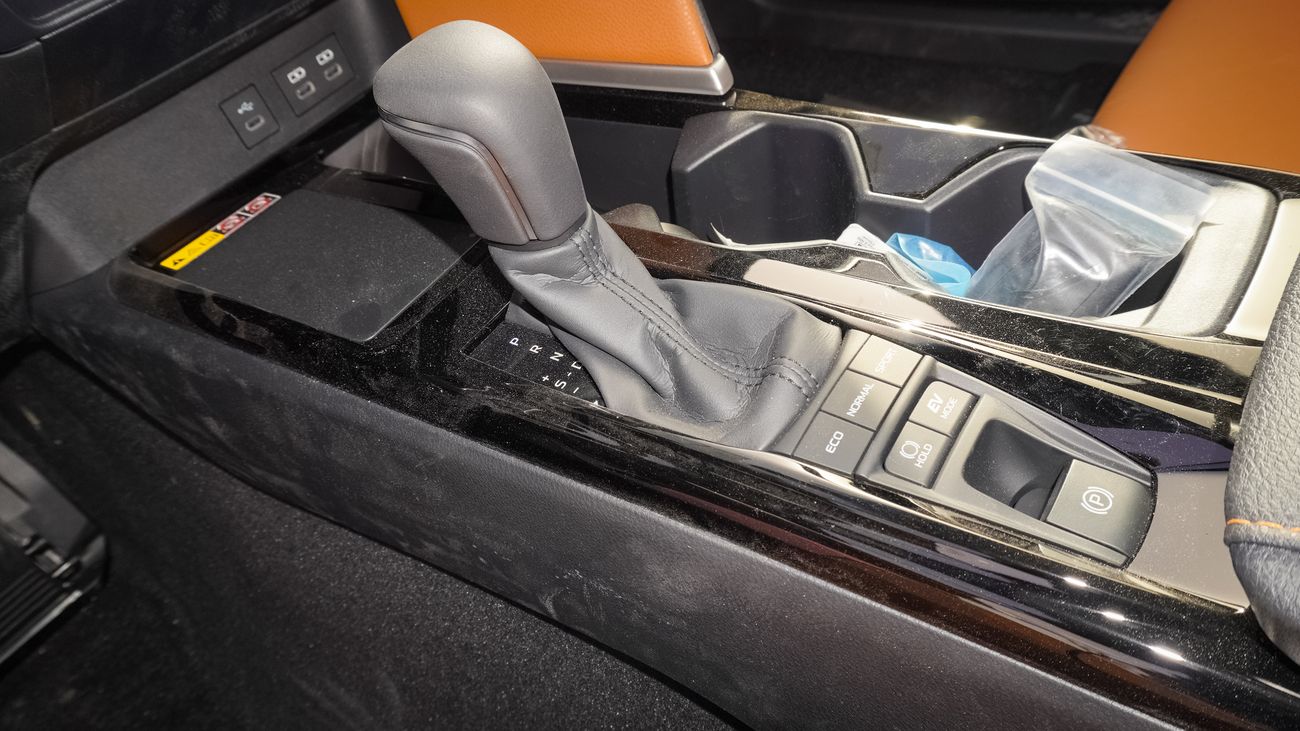 Toyota Camry Lumiere  2.5L HEV