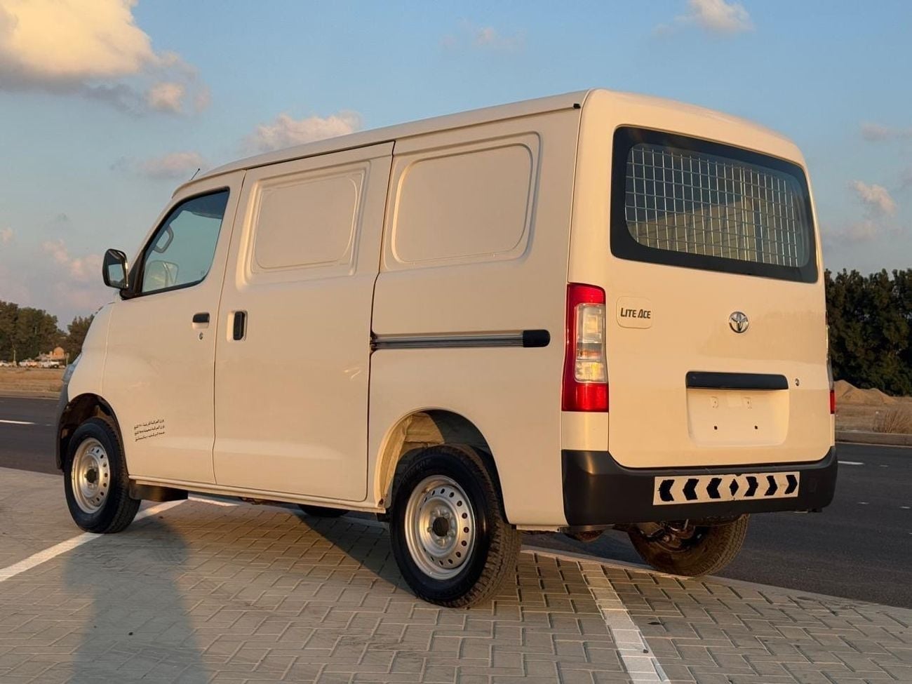 تويوتا لايت آيس Toyota Lite Ace 2024 (1.5L Full Automatic) Van petrol,