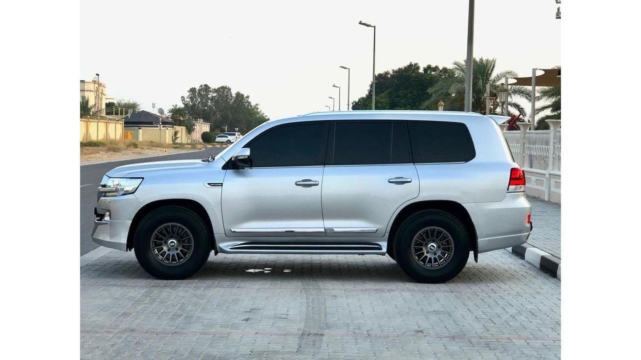 تويوتا لاند كروزر ‎تويوتا لا كروزر 2018 GXR V8 5.7 صبغ وكاله بالكامل فل أوبشن بحاله ممتازه