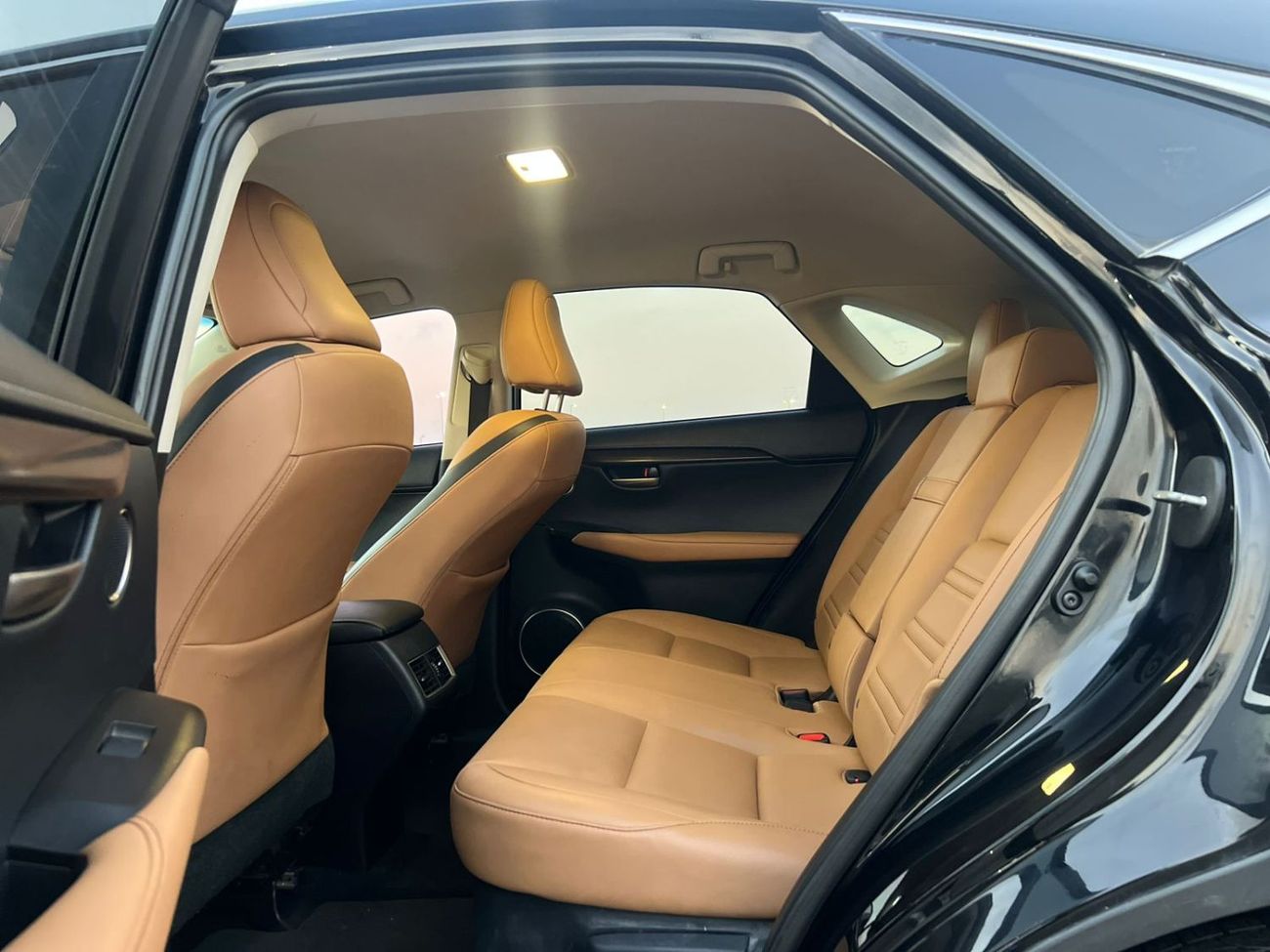 لكزس NX200t 2016 Lexus NX200t Turbo 2.0L V4 - AWD 4x4  - Rear Camera - Leather Seat & - Auto trunk