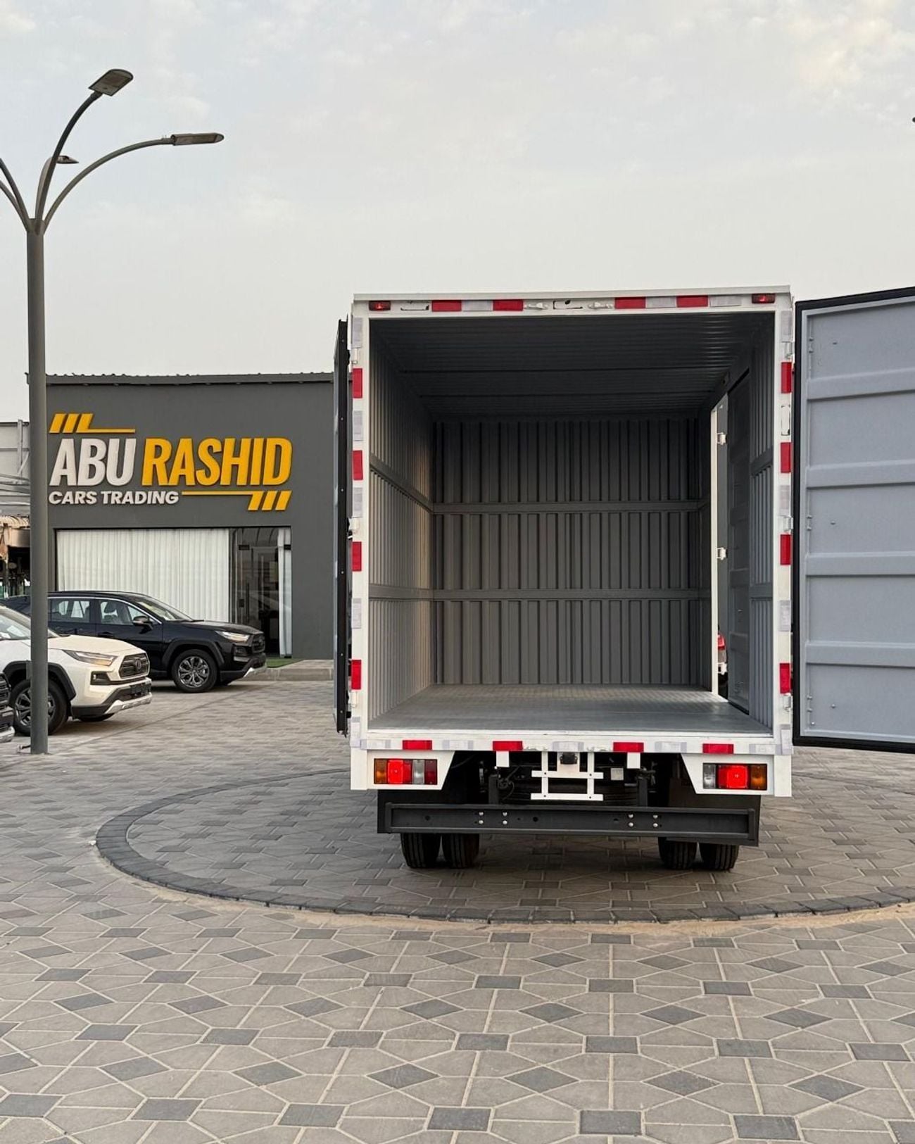 إيسوزو NPR 85