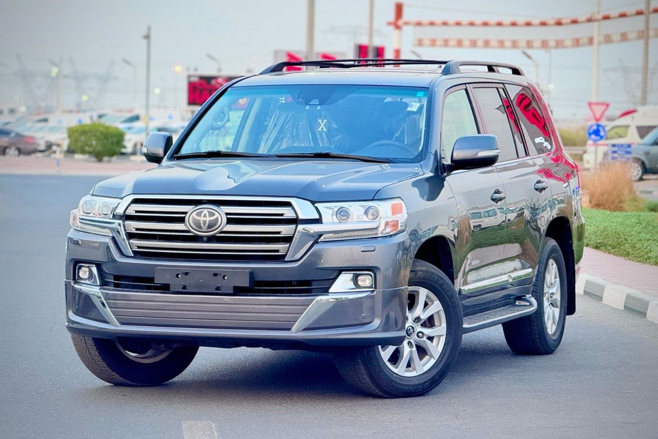 تويوتا لاند كروزر 2017 LHD VXR V8 Full Option Very Clean And Perfect Condition