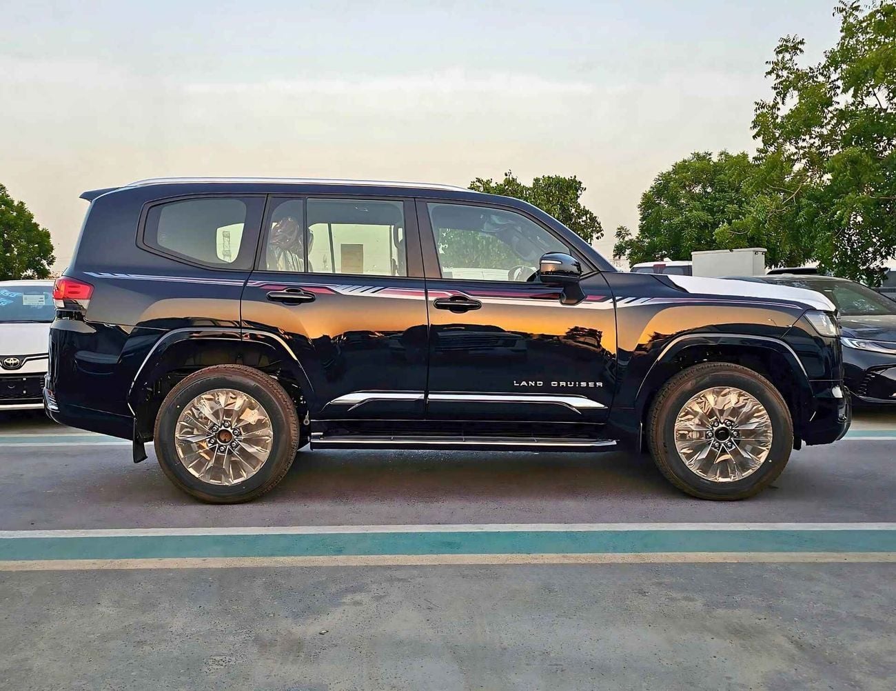 Toyota Land Cruiser GXR 3.5 Twin Turbo | BIG Screen JBL Speakers | Top Line Model (CODE # GXR3HB)
