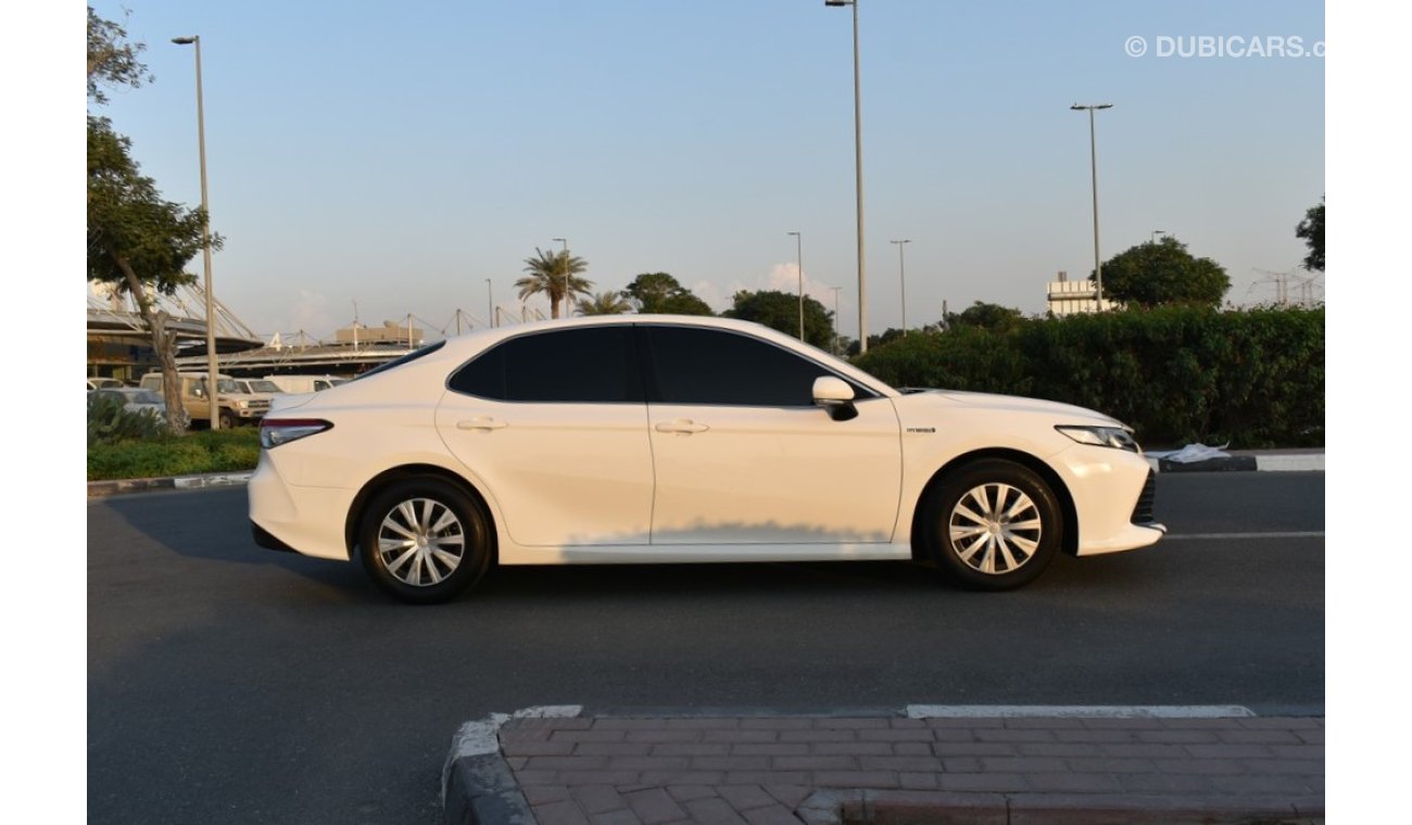 Toyota Camry 2.5 L - LE Hybrid - 2019 - WHT_GRY