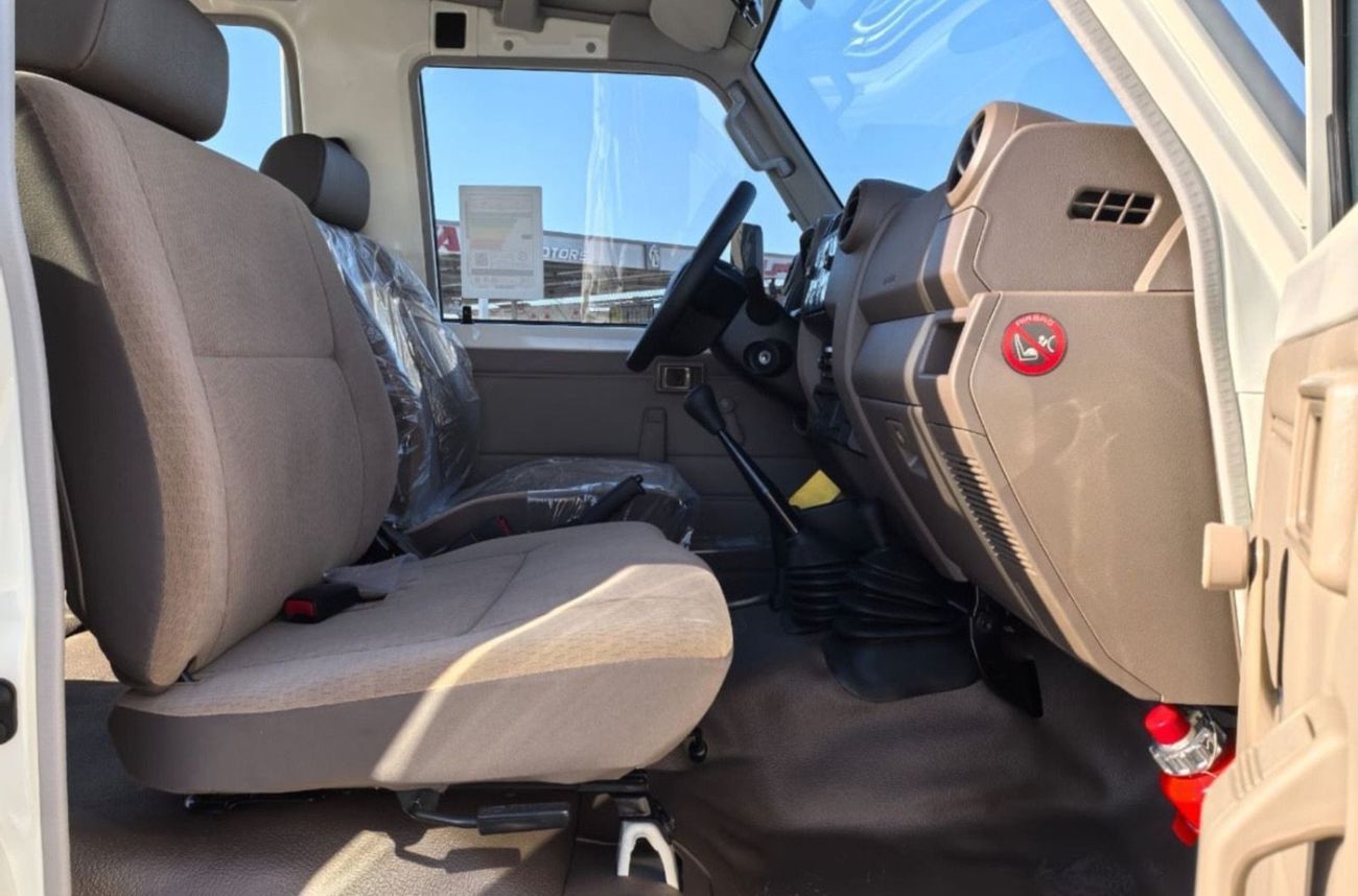 Toyota Land Cruiser 70 LC78 4.5L V8 Diesel M/T