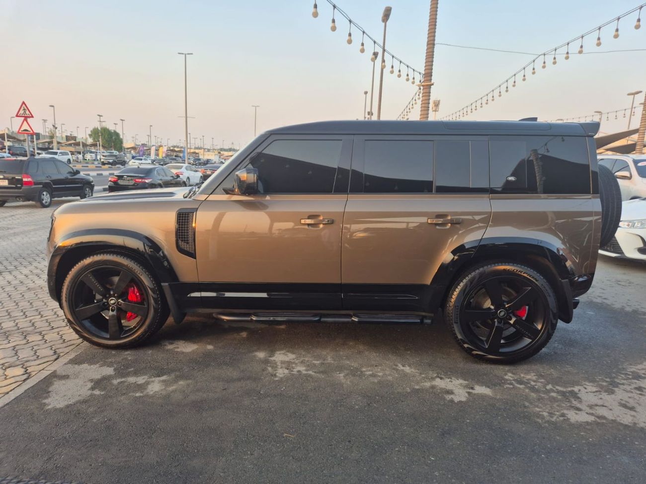 Land Rover Defender P400 110 SE 3.0L (5 Seater)