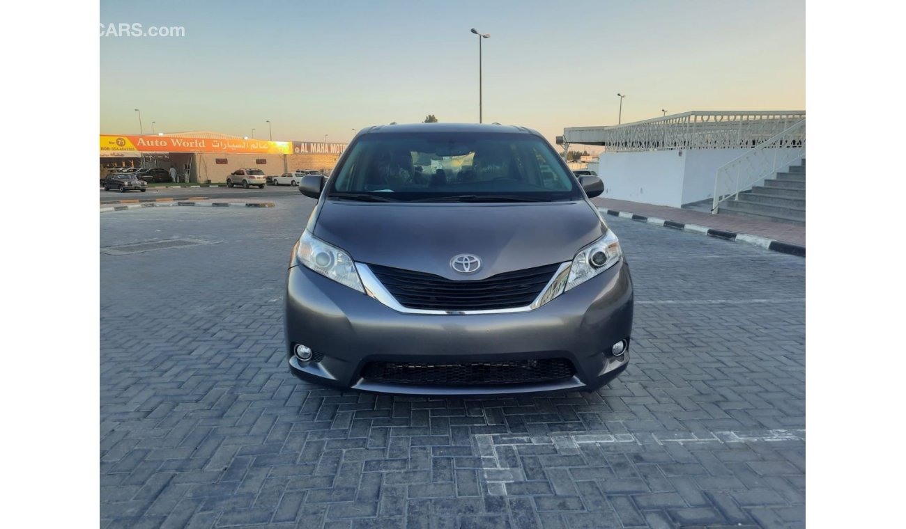 Toyota Sienna LE